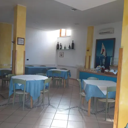 Quadruple In - A Stone Throw From The Sea Pineto