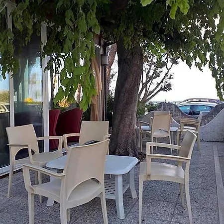 Bed & Breakfast Quadruple In - A Stone Throw From The Sea 3*