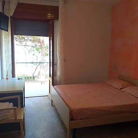 Bed & Breakfast Quadruple In - A Stone Throw From The Sea