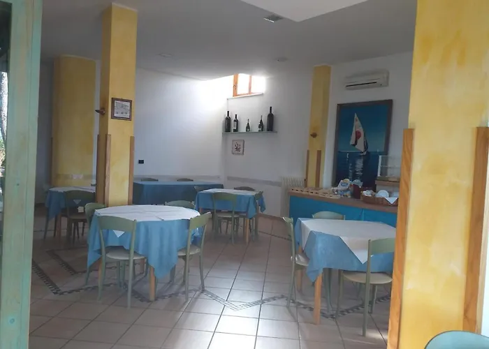 Quadruple In - A Stone Throw From The Sea Pineto