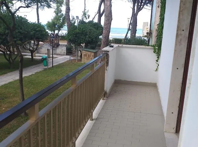 Quadruple In - A Stone Throw From The Sea 3* Pineto