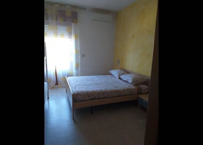 Quadruple In - A Stone Throw From The Sea Pineto