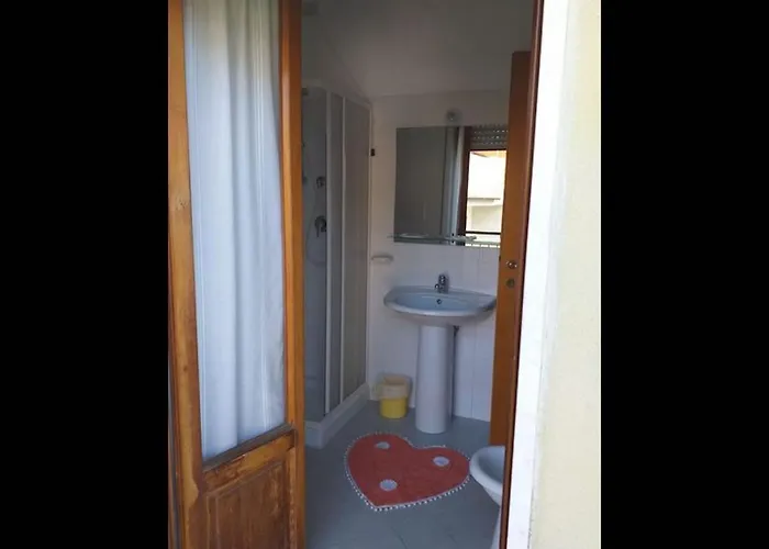 Quadruple In - A Stone Throw From The Sea 3* Pineto